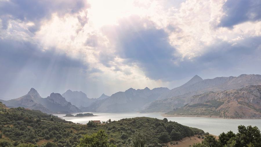 Canyons, Berge, Wüste, Nachthimmel – Picos de Europa, Spanien